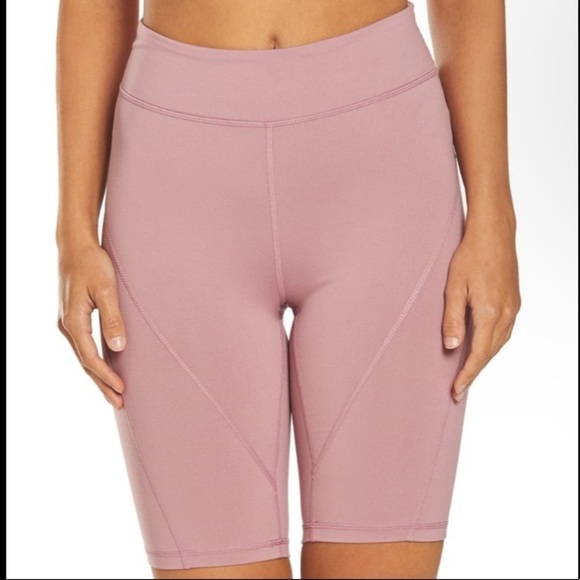 𝅺free PEOPLE MOVEMENT Hi Rise Biker Baby Short Raspberry - Picture 1 of 11